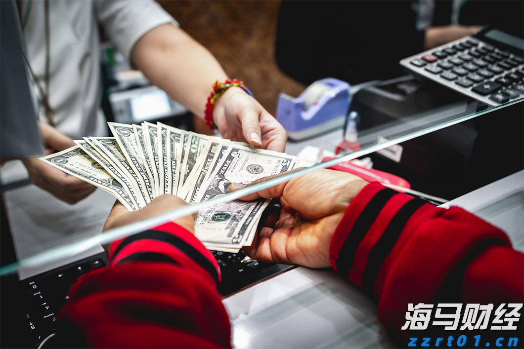 机器狗舞狮、AI“李白”对诗……暨珠小学开学首日上演跨时空对话